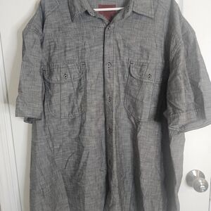 Men's Gray Button-Up Shirt